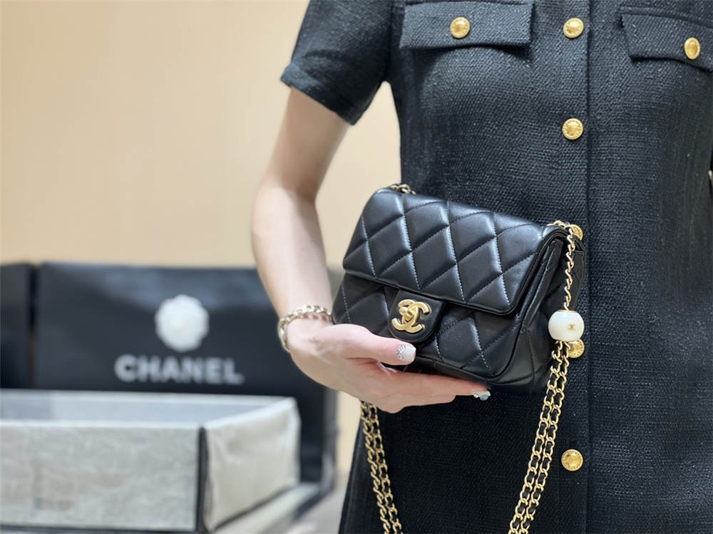 Chanel Small flap bag, Pearly lambskin, imitation pearls AS4861 Size 13*20.5*6.5cm 2025 new 